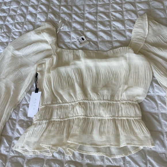 Astr Cream Fitted Smocked Blouse - Picture 9 of 10